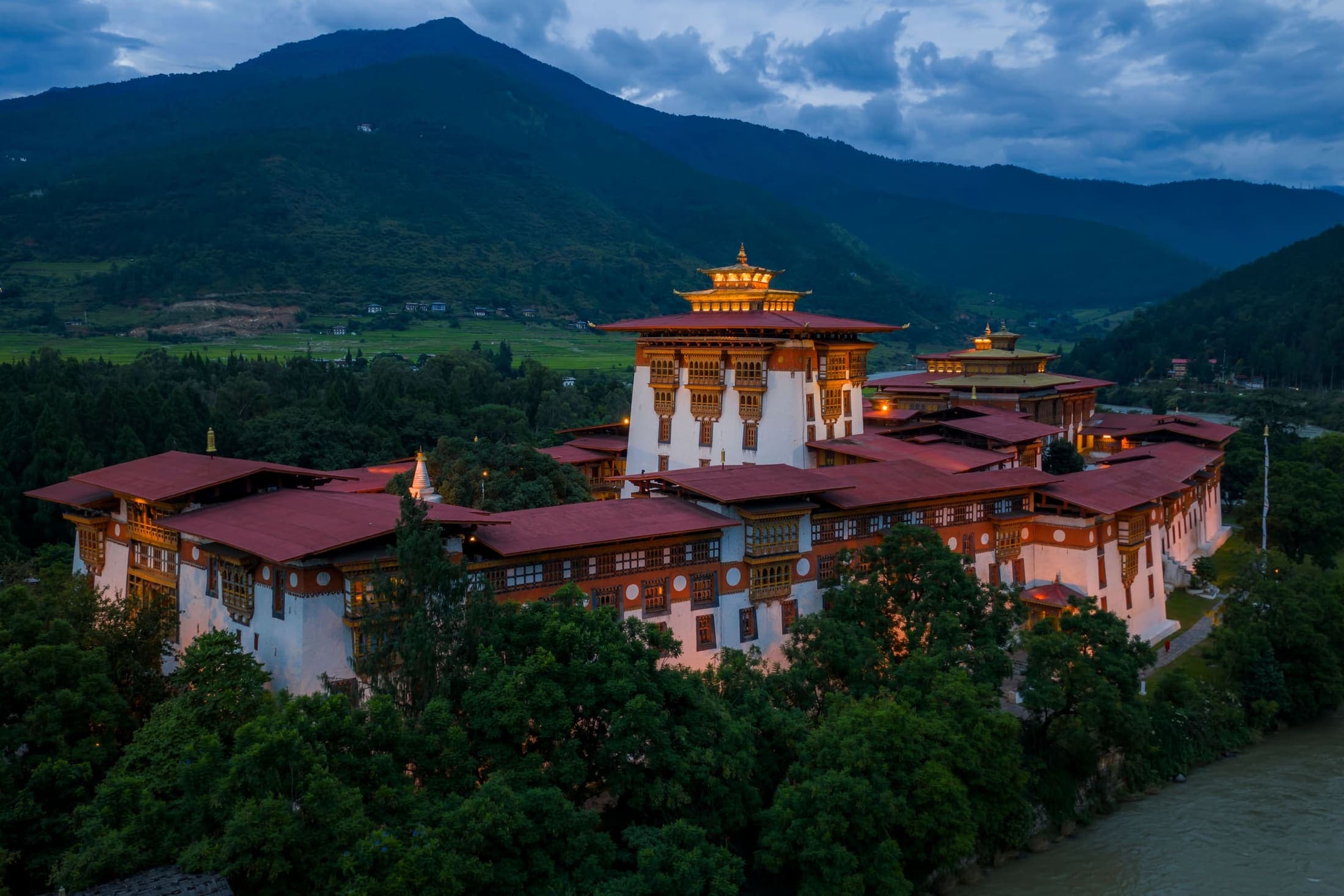 Punakha Dzong beside the river and mountains